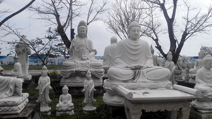 雕塑释迦牟尼佛